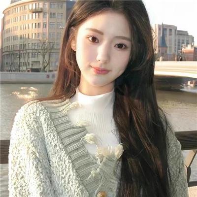 随盲柳入眠的女人